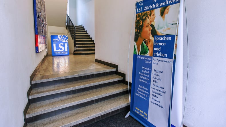 LSI - Language Studies International - Vchod do budovy jazykových studií International