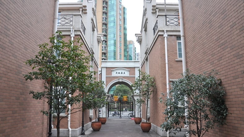 Mandarin Rocks - School building in Shanghai
